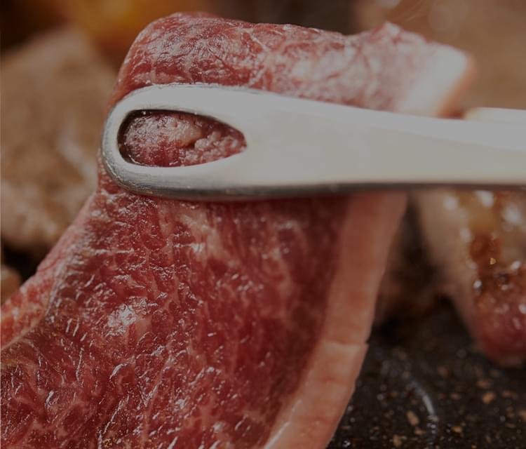今帰仁村の和牛をふんだんに使ったメニューが堪能できるホルモン焼肉居酒屋